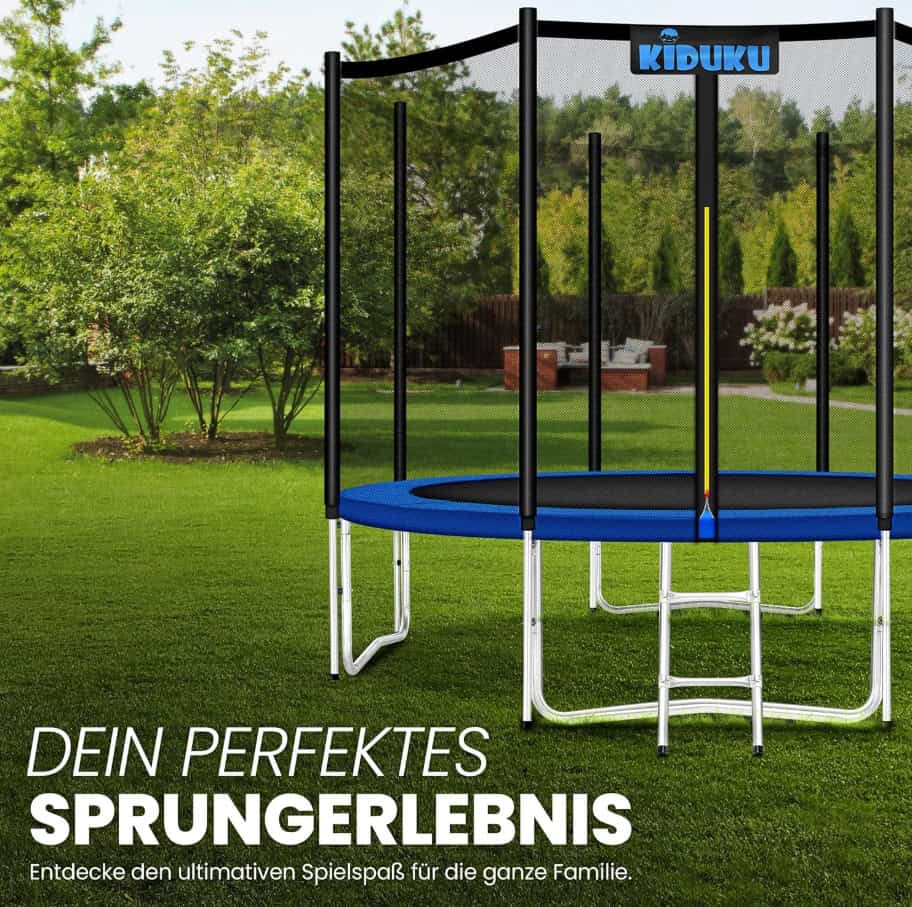 Vollständig aufgebautes Kiduku Gartentrampolin in attraktiver Gartenumgebung - zeigt das komplette Sicherheitspaket mit Netz und Randabdeckung