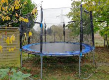 Gartentrampolin im Kleingarten