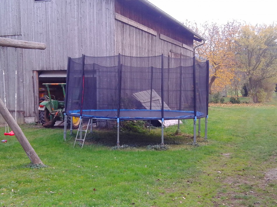 Ein riesiges Gartentrampolin