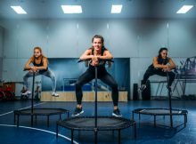 3 Frauen beim Trampolintraining